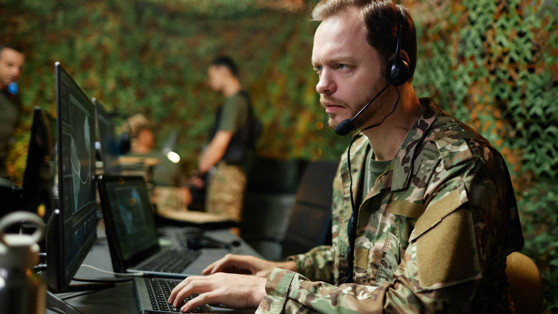 Utilisation et investissement de la sphère internet par les militaires