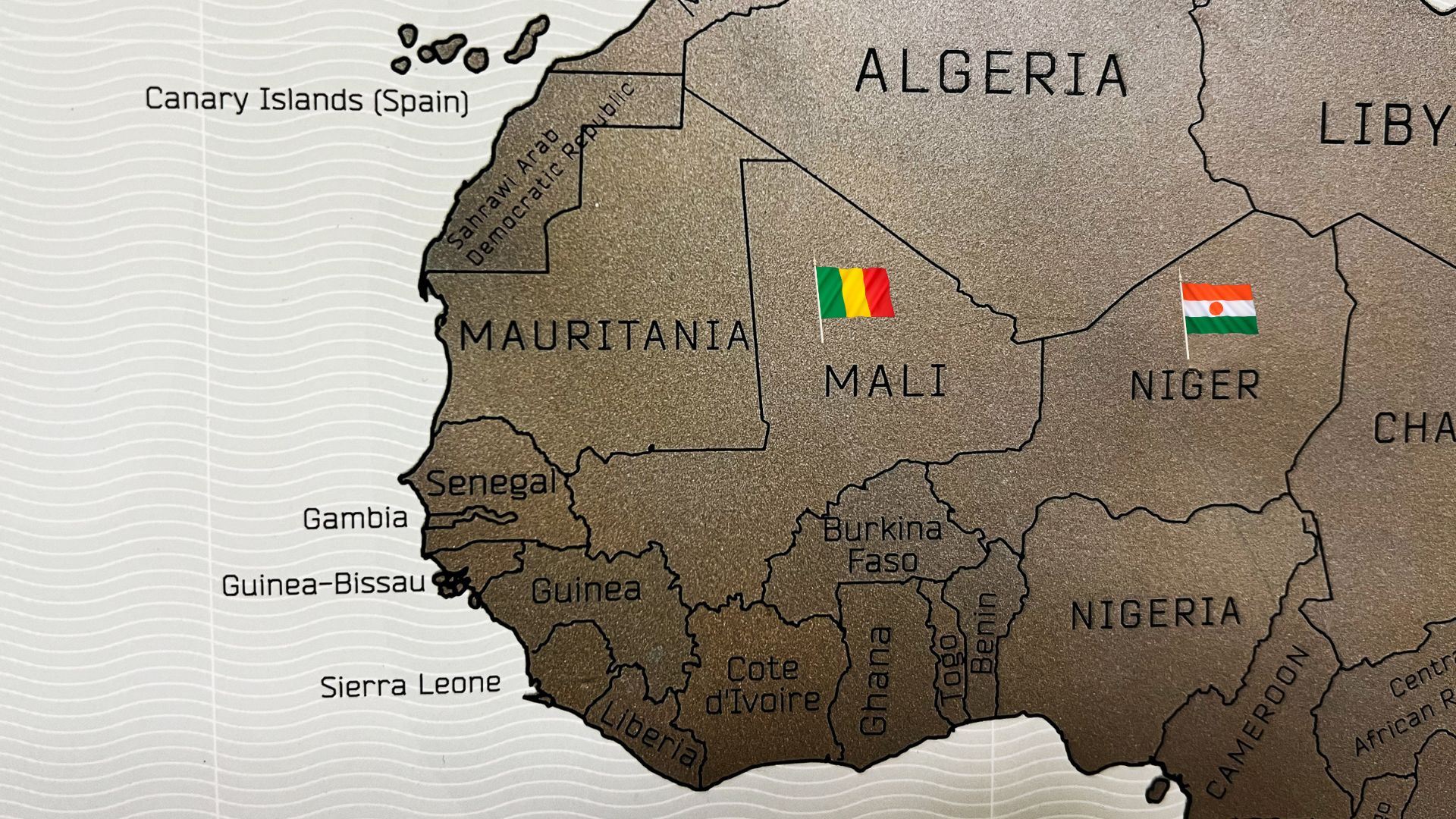 Faire la paix et construire l'État : Les relations entre pouvoir central et périphéries sahéliennes au Niger et au Mali