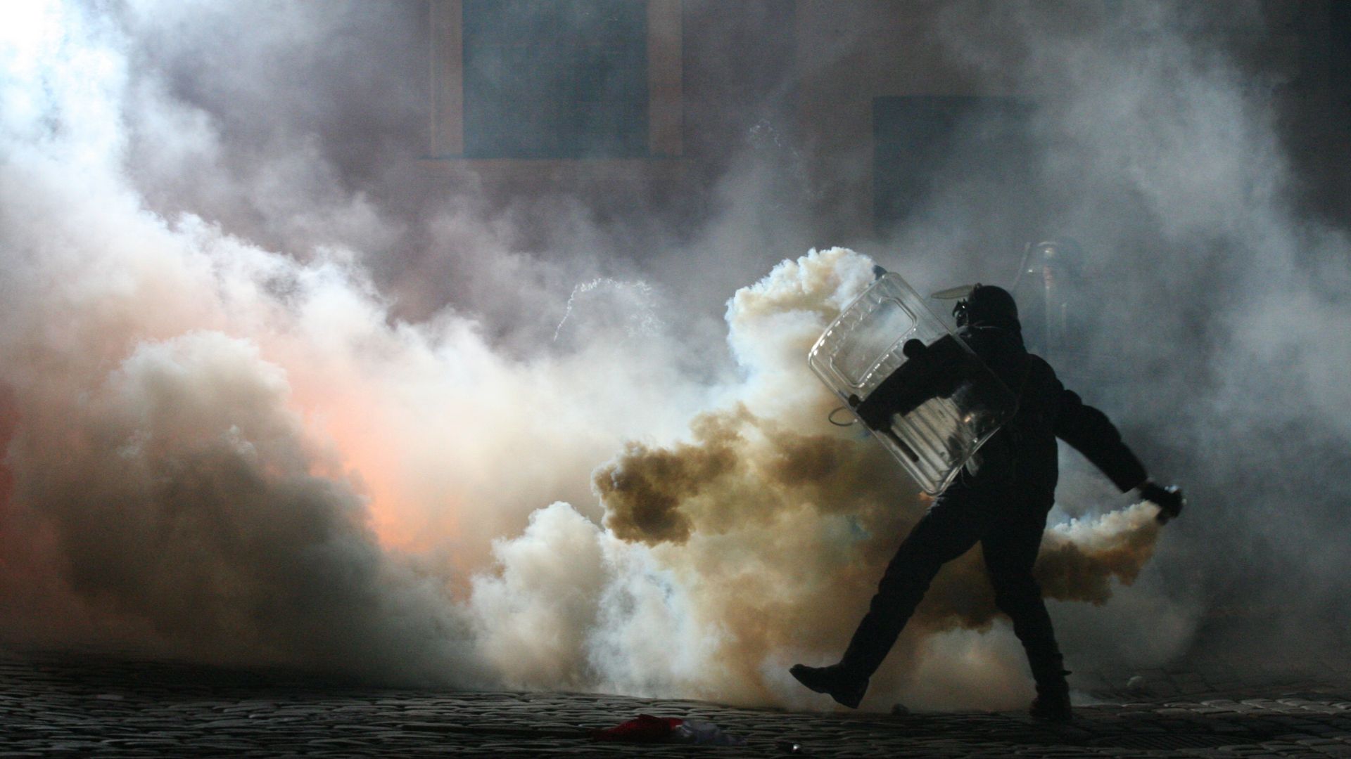 Media accounts of female terrorism. The case of the “commando of notre-dame”