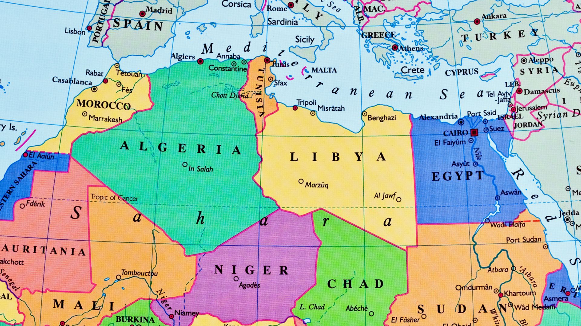 La professionnalisation des armées arabes face à un nouveau contexte stratégique régional : les cas de l’Algérie, de la Tunisie et de l’Égypte